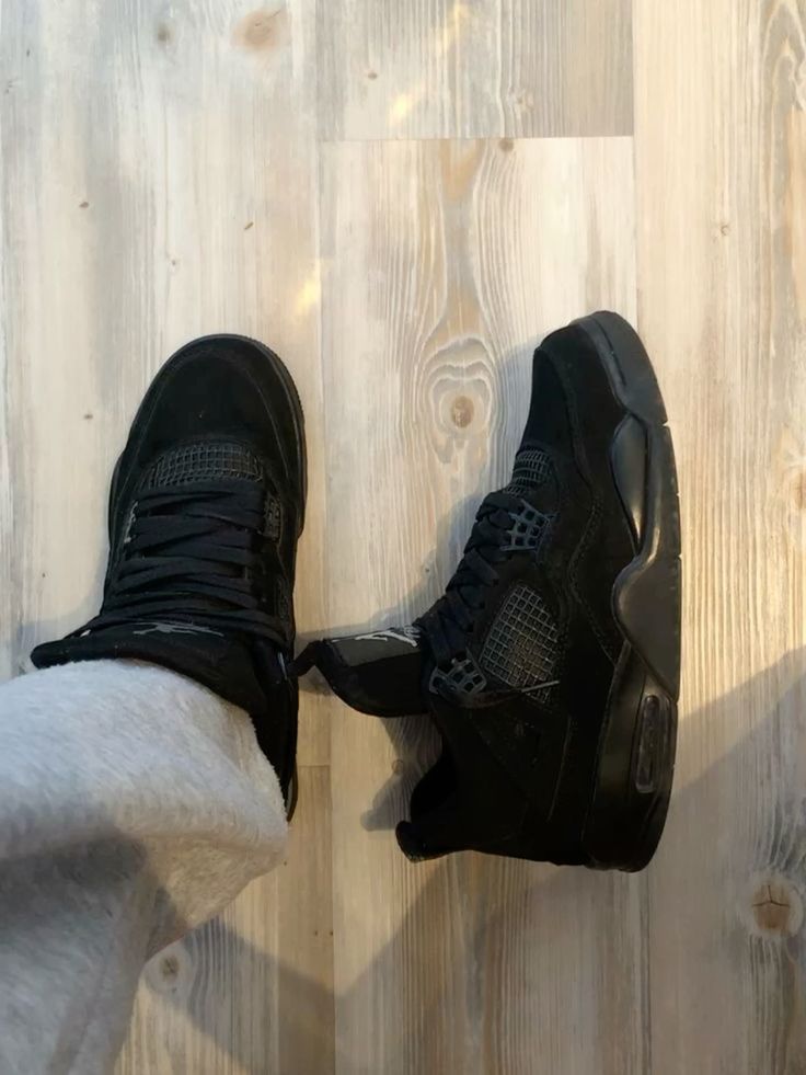 J4 "Black Cat"