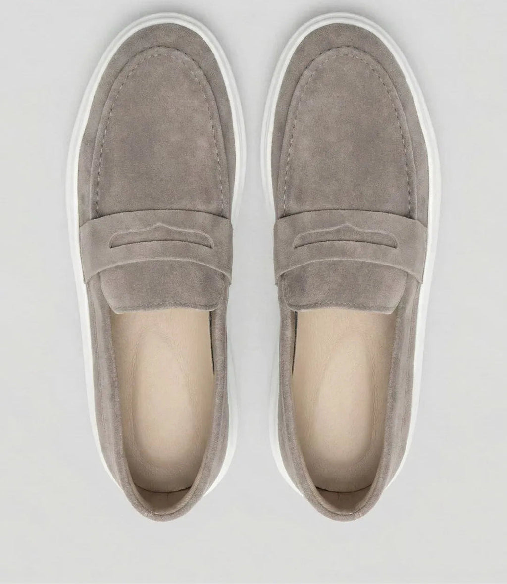 Mocassim Penny Loafer em Camurça