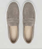 Mocassim Penny Loafer em Camurça