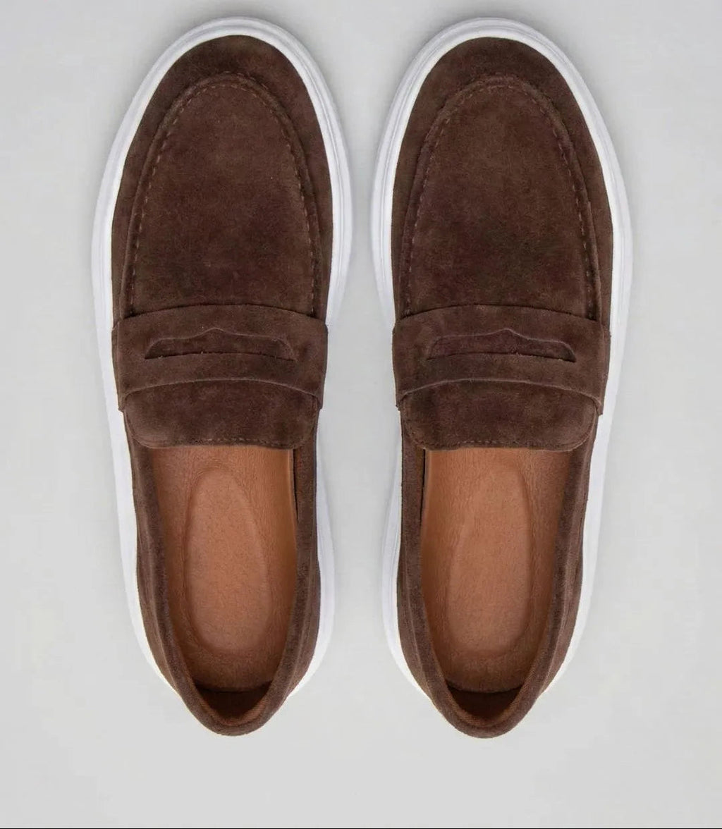 Mocassim Penny Loafer em Camurça